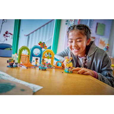 LEGO 42686 Friends Niezwykła sala zabaw – zdjęcie