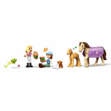 LEGO 42695 Friends Przyczepa z koniem i źrebaczkiem – zdjęcie