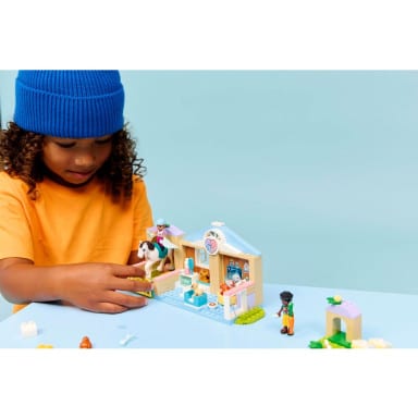 LEGO 42696 Friends Lecznica dla zwierząt – zdjęcie