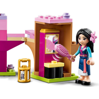 LEGO 43182 Disney Teren szkolenia Mulan – zdjęcie