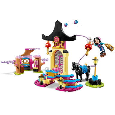 LEGO 43182 Disney Teren szkolenia Mulan – zdjęcie