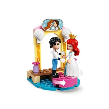 LEGO 43191 Disney Świąteczna łódź Arielki – zdjęcie