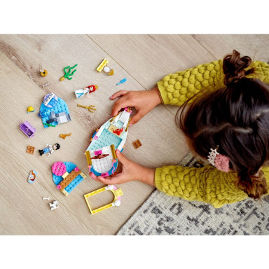 LEGO 43191 Disney Świąteczna łódź Arielki – zdjęcie