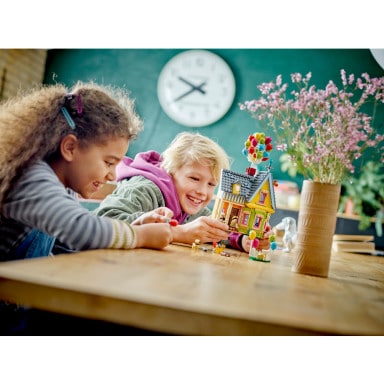LEGO 43217 Disney Dom z bajki „Odlot” – zdjęcie