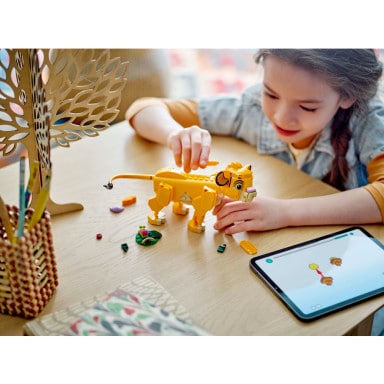 LEGO 43243 Disney Król Lew — lwiątko Simba – zdjęcie