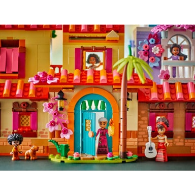 LEGO 43245 Disney Magiczny dom Madrigalów – zdjęcie
