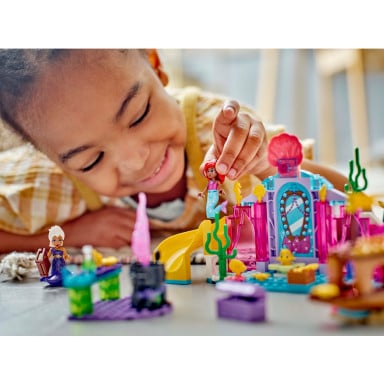 LEGO 43254 Disney Kryształowa grota Arielki – zdjęcie