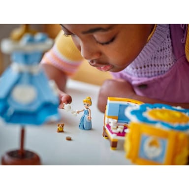 LEGO 43266 Disney Suknia Kopciuszka – zdjęcie