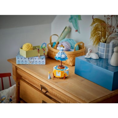 LEGO 43266 Disney Suknia Kopciuszka – zdjęcie