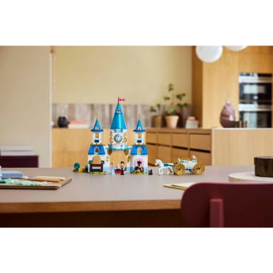 LEGO 43275 Disney Zamek Kopciuszka i kareta – zdjęcie