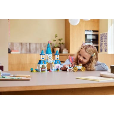 LEGO 43275 Disney Zamek Kopciuszka i kareta – zdjęcie