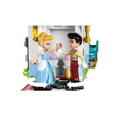LEGO 43275 Disney Zamek Kopciuszka i kareta – zdjęcie