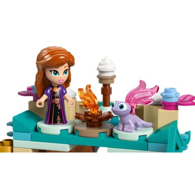 LEGO 43278 Disney Miniaturowy zamek w Arendelle i lodowy pałac Elzy – zdjęcie