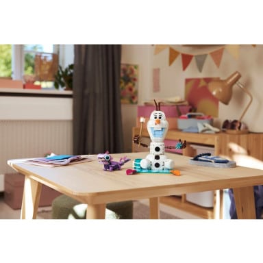 LEGO 43287 Disney Piknik Olafa i Bruniego – zdjęcie