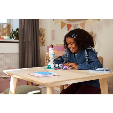 LEGO 43287 Disney Piknik Olafa i Bruniego – zdjęcie