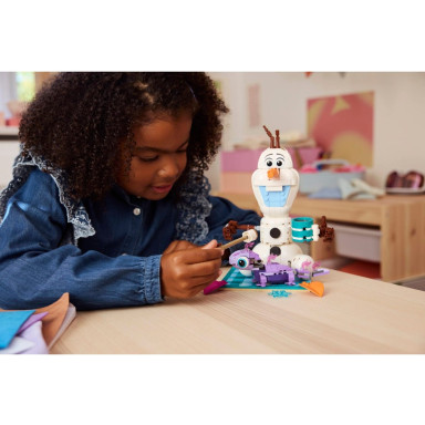 LEGO 43287 Disney Piknik Olafa i Bruniego – zdjęcie