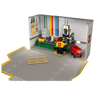 LEGO 5005358 Fabryka minifigurek – zdjęcie