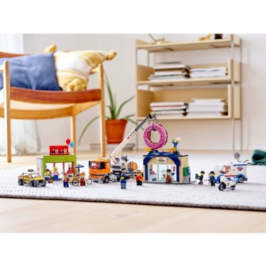 LEGO 60233 City Otwarcie sklepu z pączkami – zdjęcie