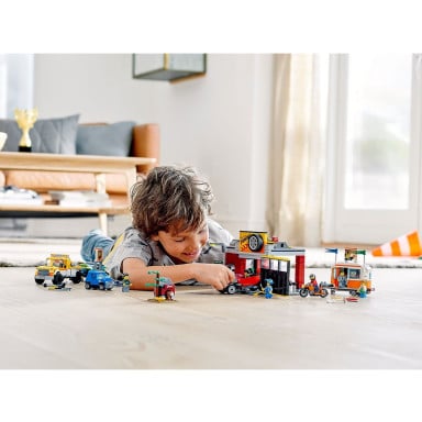 LEGO 60258 City Warsztat tuningowy – zdjęcie