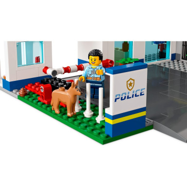 LEGO 60316 City Posterunek policji – zdjęcie