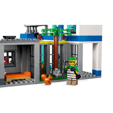 LEGO 60316 City Posterunek policji – zdjęcie