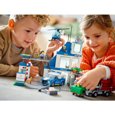 LEGO 60316 City Posterunek policji – zdjęcie