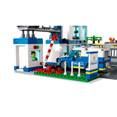 LEGO 60316 City Posterunek policji – zdjęcie