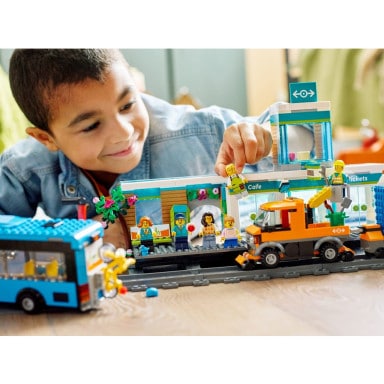 LEGO 60335 City Dworzec kolejowy – zdjęcie