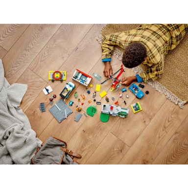 LEGO 60371 City Parking dla pojazdów uprzywilejowanych – zdjęcie