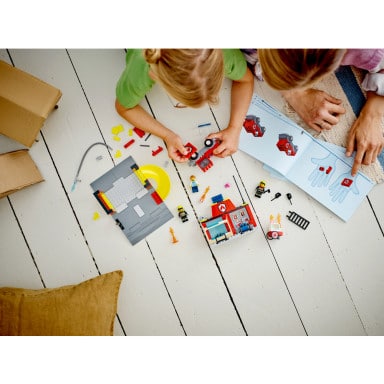 LEGO 60375 City Remiza strażacka i wóz strażacki – zdjęcie