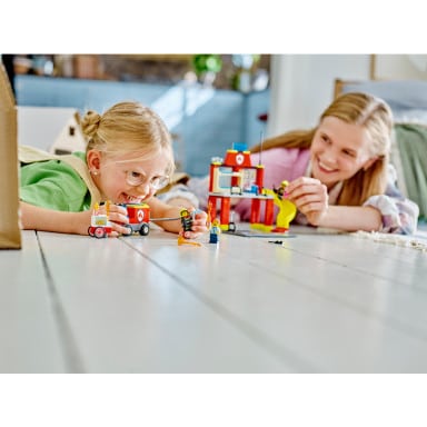 LEGO 60375 City Remiza strażacka i wóz strażacki – zdjęcie
