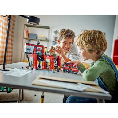 LEGO 60414 City Remiza strażacka z wozem strażackim – zdjęcie