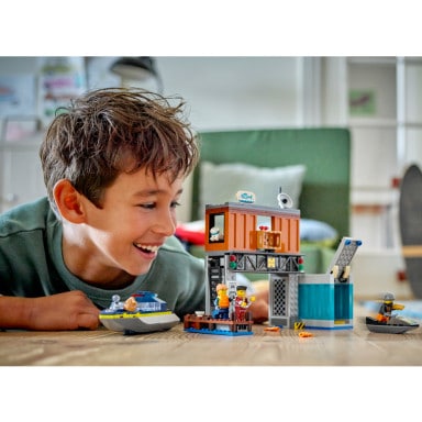 LEGO 60417 City Policyjna motorówka i kryjówka złodziejaszków – zdjęcie