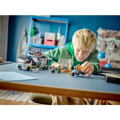 LEGO 60418 City Policyjna ciężarówka z laboratorium kryminalnym – zdjęcie