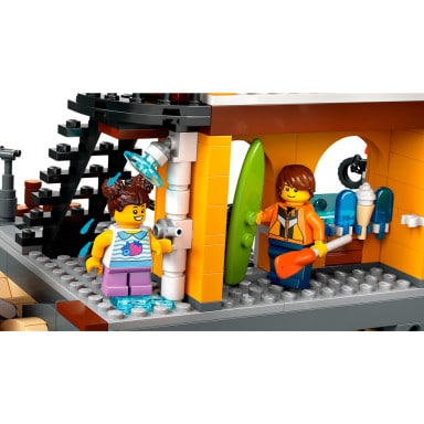 LEGO 60422 City Nadmorski port ze statkiem towarowym – zdjęcie