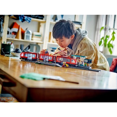 LEGO 60423 City Tramwaj miejski ze stacją – zdjęcie