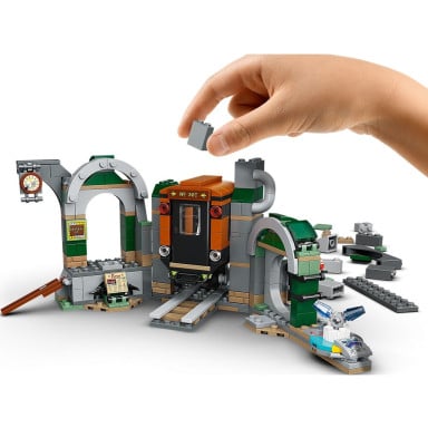 LEGO 70430 Hidden Side Metro w Newbury – zdjęcie
