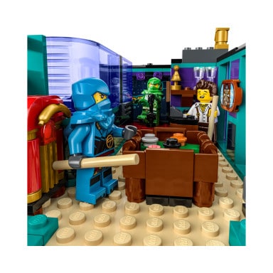 LEGO 71799 NINJAGO Rynek miejski NINJAGO – zdjęcie