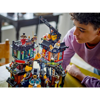 LEGO 71837 NINJAGO Warsztaty w mieście NINJAGO – zdjęcie