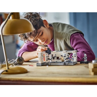 LEGO 75387 Star Wars Wejście na pokład statku kosmicznego Tantive IV – zdjęcie
