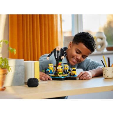 LEGO 75582 Minions Gru i minionki z klocków – zdjęcie