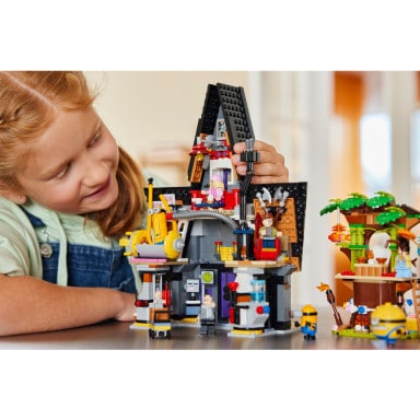 LEGO 75583 Minions Rodzinna rezydencja Gru i minionków – zdjęcie