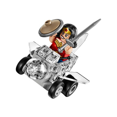 LEGO 76070 DC Comics Super Heroes Wonder Woman kontra Doomsday – zdjęcie