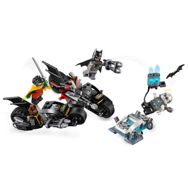 LEGO 76118 DC Comics Super Heroes Walka z Mr. Freeze’em – zdjęcie
