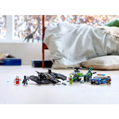 LEGO 76120 DC Comics Super Heroes Batwing i napad Człowieka-Zagadki – zdjęcie