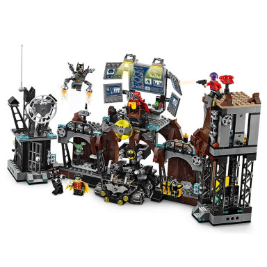 LEGO 76122 DC Comics Super Heroes Atak Clayface’a na Jaskinię Batmana – zdjęcie