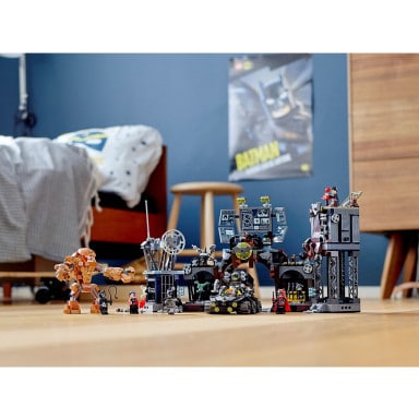 LEGO 76122 DC Comics Super Heroes Atak Clayface’a na Jaskinię Batmana – zdjęcie