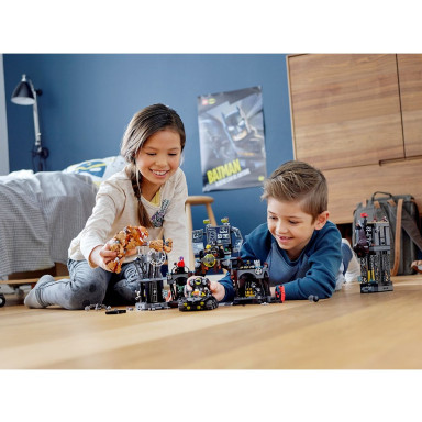 LEGO 76122 DC Comics Super Heroes Atak Clayface’a na Jaskinię Batmana – zdjęcie