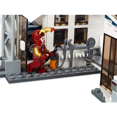 LEGO 76131 Marvel Avengers Bitwa w kwaterze Avengersów – zdjęcie
