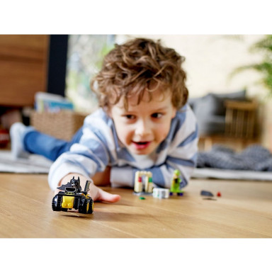 LEGO 76137 DC Comics Super Heroes Batman i rabunek Człowieka-Zagadki – zdjęcie